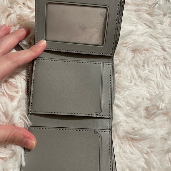Kate Spade wallet - Picture 6 of 6